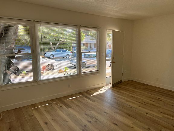 2nd image of 2433 Fletcher Ave #2433