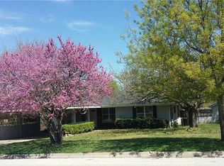 1105 Central Ave, Bowie, TX 76230