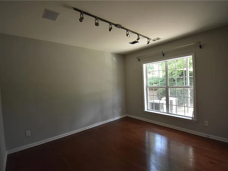 1002 Thornborough Dr — Photo 13