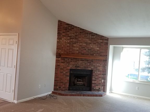 Living room, gas fireplace 