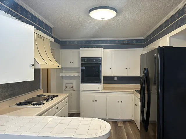 942 Forrest Ave — Photo 8