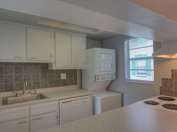 Kitchen (Washer & Dryer)