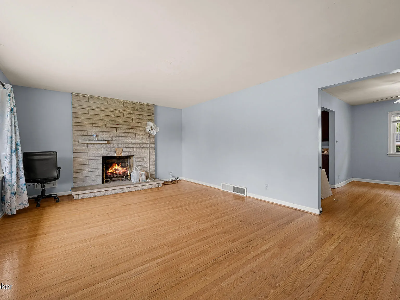 3 bed, 3.0 bath, 2317 sqft, $2,150 — Photo 2
