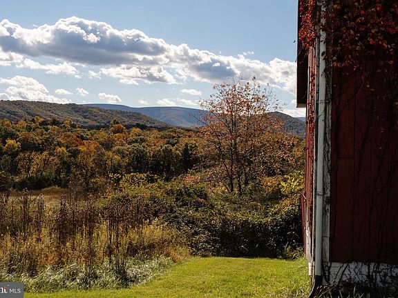 5th image of 461 Thunderbird Rd