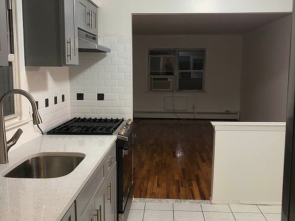 3rd image of 18-35 Clintonville St #2