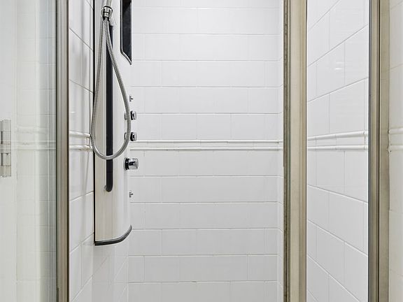 4th image of 425 5th Ave APT 19F