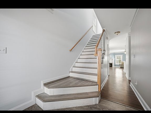 3rd image of 824 16th St