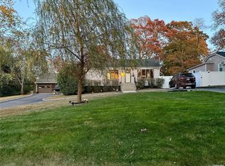 15 Chestnut St, Nesconset, NY 11767