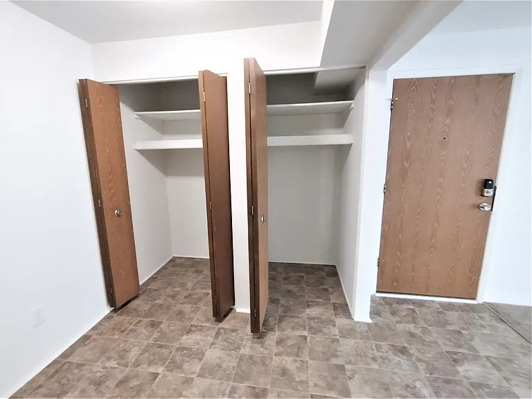 Charter Oaks Apartments — Photo 120