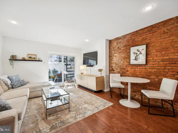 2210 Kater St, Philadelphia, PA 19146