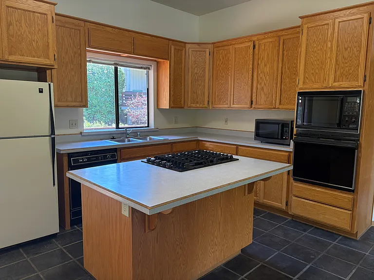 939 Fairway Ct — Photo 13