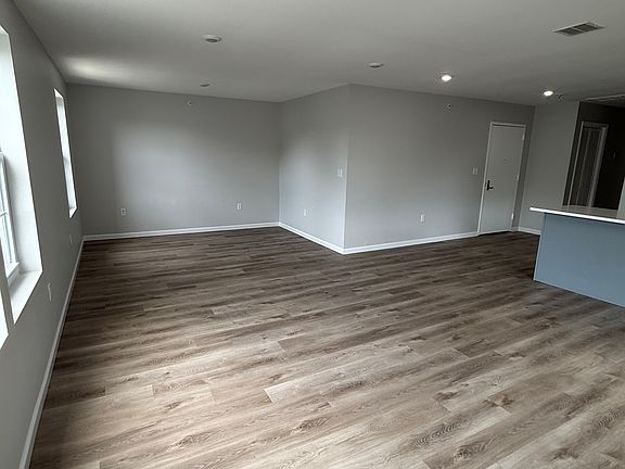 4th image of 388-390 S 6th St #5