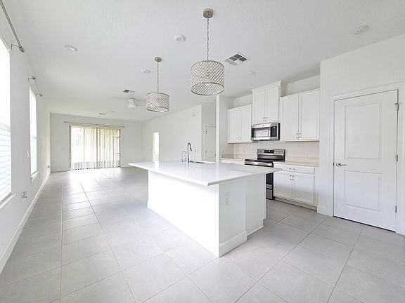 2nd image of 2182 Palm Tree Dr