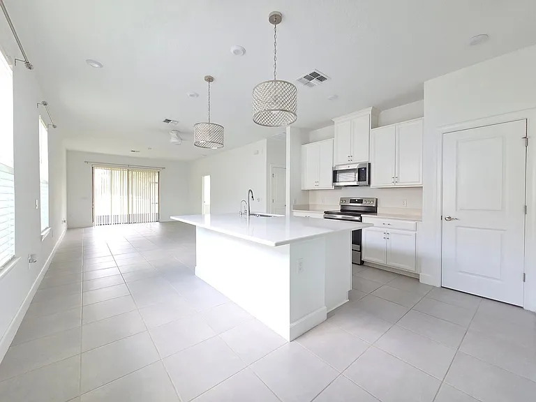 2182 Palm Tree Dr — Photo 2