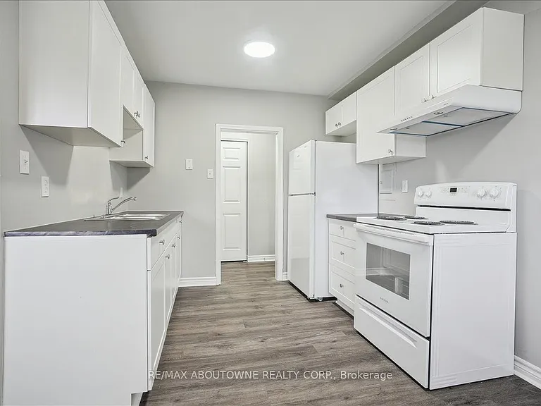 2354 Queensway Dr #2 — Photo 25