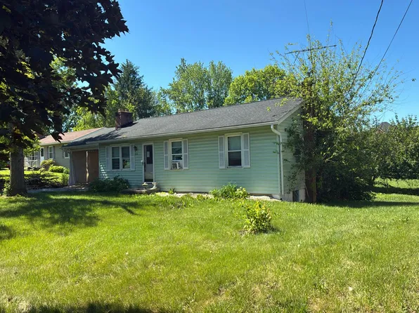 1422 Tuscawilla Dr, Charles Town, WV 25414