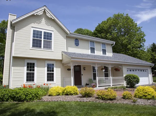 N51W26260 Autumn TRAIL, Pewaukee, WI 53072