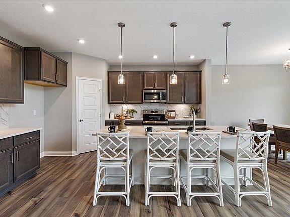 3rd image of 9976 Meadow Glen Dr