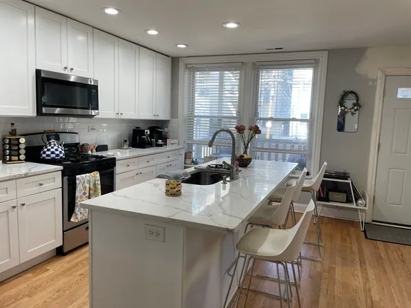 3738 N Fremont St APT 1, Chicago, IL 60613