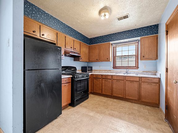 5th image of 301 Driftwood Pl