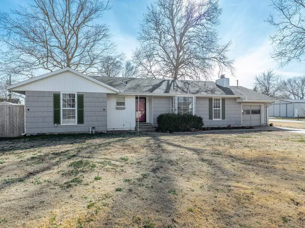 902 E 9th St, Wellington, KS 67152