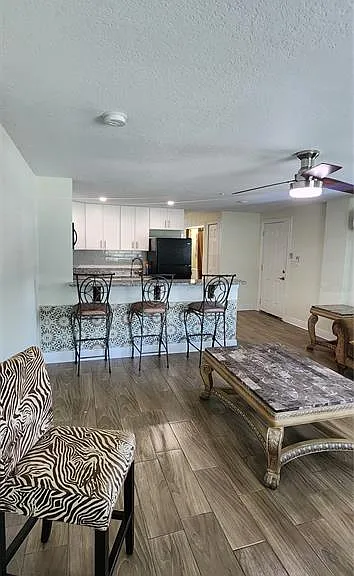 1147 E McDonald Ave #202 — Photo 3