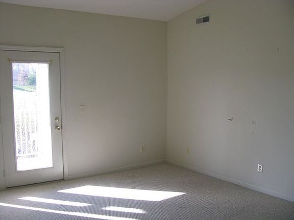 3rd image of 1065 Wellington Dr Unit 10