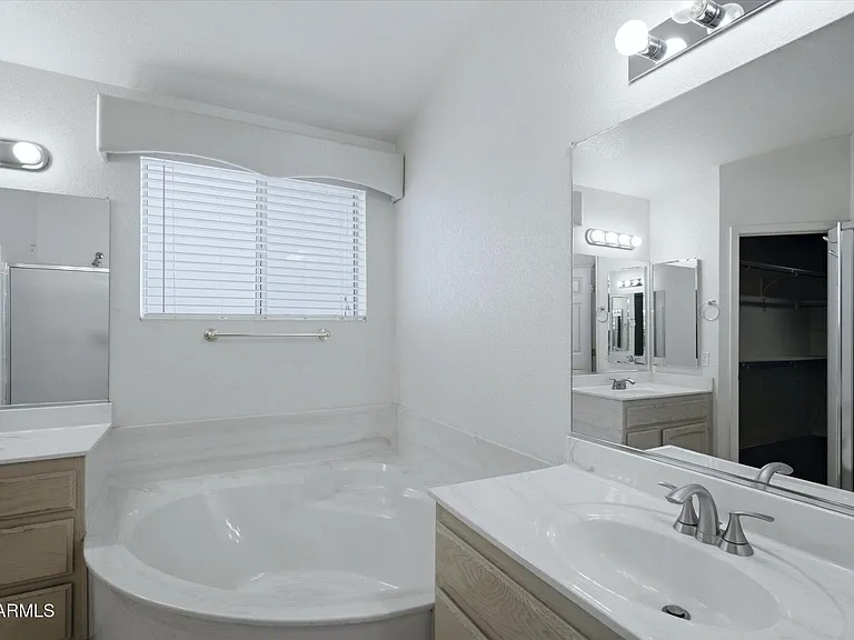 15251 W Verde Ln — Photo 16