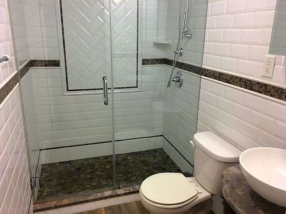 4th image of 3067 32nd St