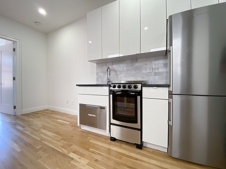 1st image of 19 Charlton St #17