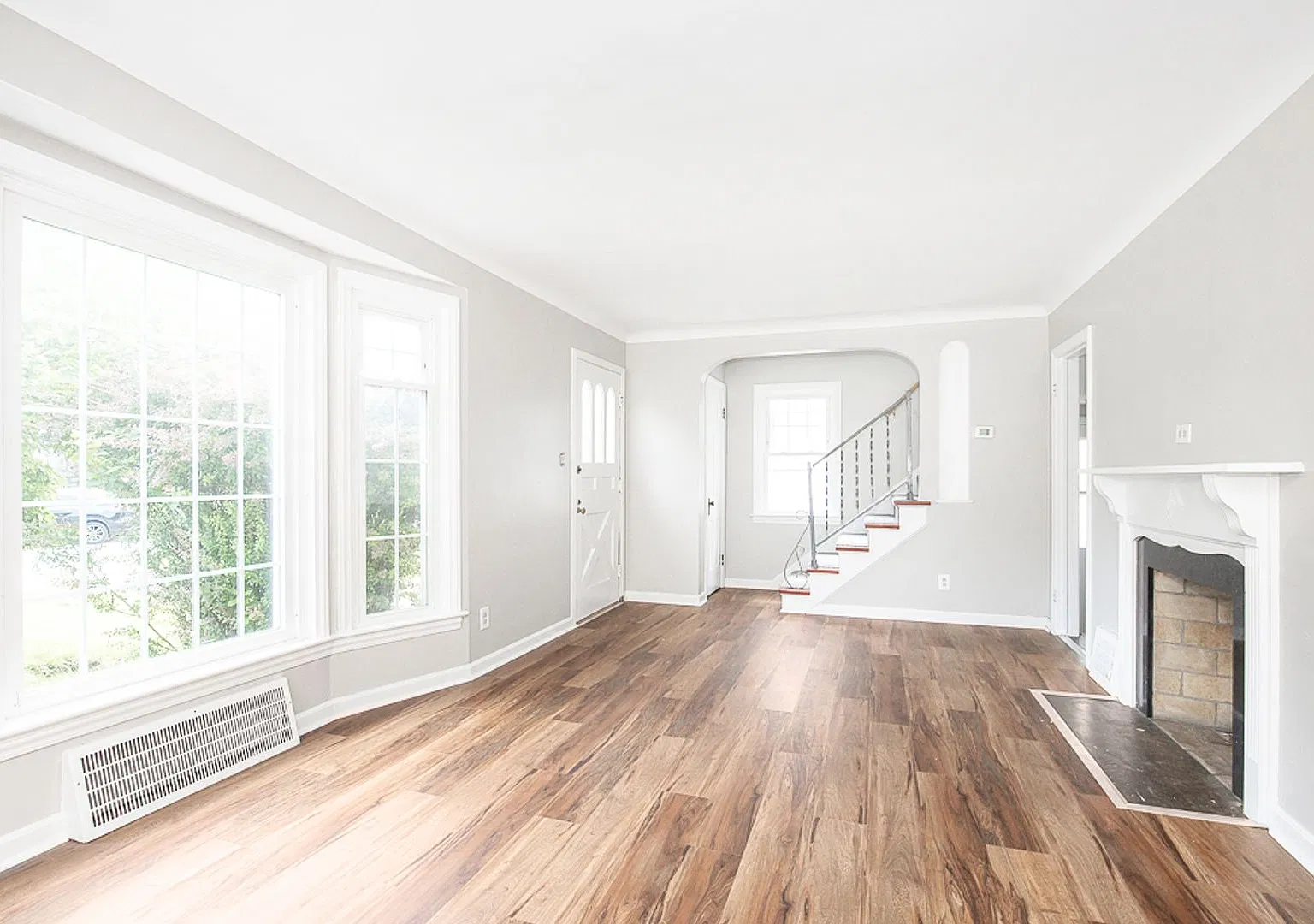 3 Bed 2 Bath Beautiful Single Family Home In Cleveland Heights! — Photo 3