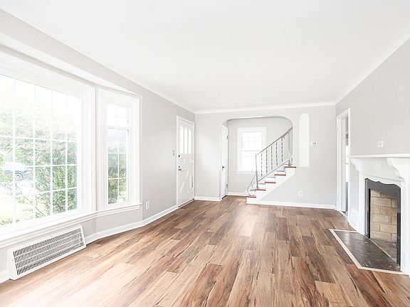 3rd image of 920 Elbon Rd