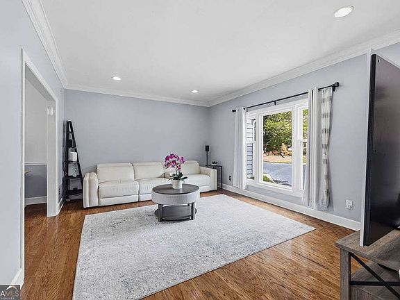 5th image of 8 Vernon Glen Ct