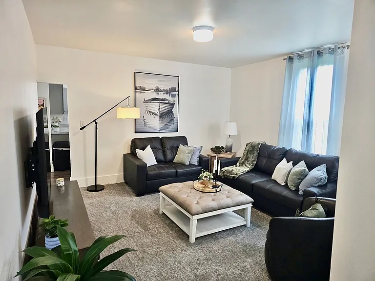 621 N Carver St — Photo 5