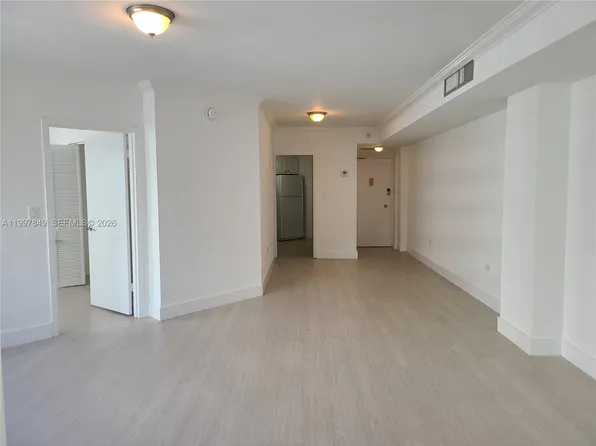 999 Brickell Bay Dr, Miami, FL