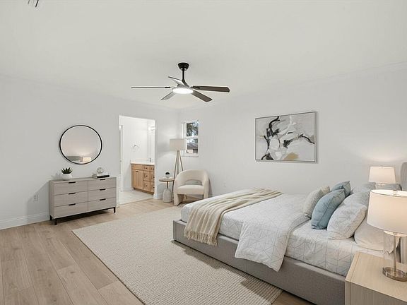 3rd image of 218 Las Palmas Street