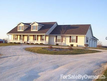 Front view
						:
						Circle driveway with landscaping in the middle.
