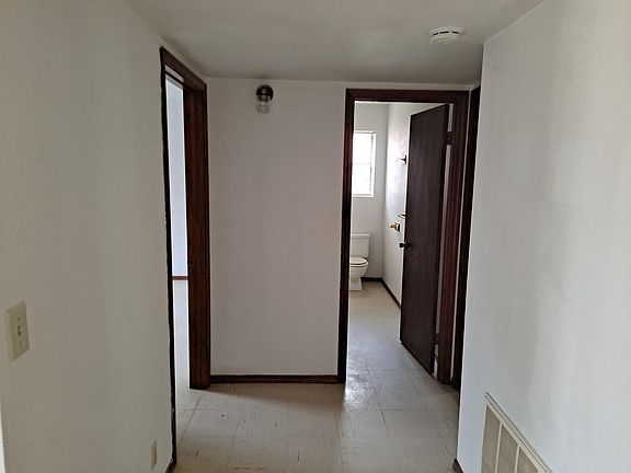 5th image of 52 Roberts Ave #4