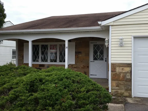 17 Leighton La, Manchester, NJ 08759
