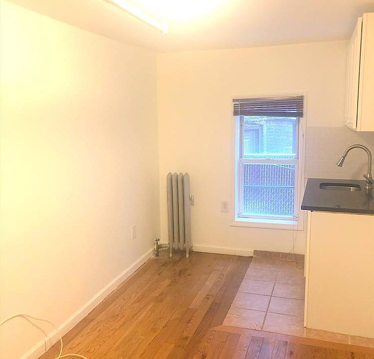 2nd image of 310 W 20th St APT A4