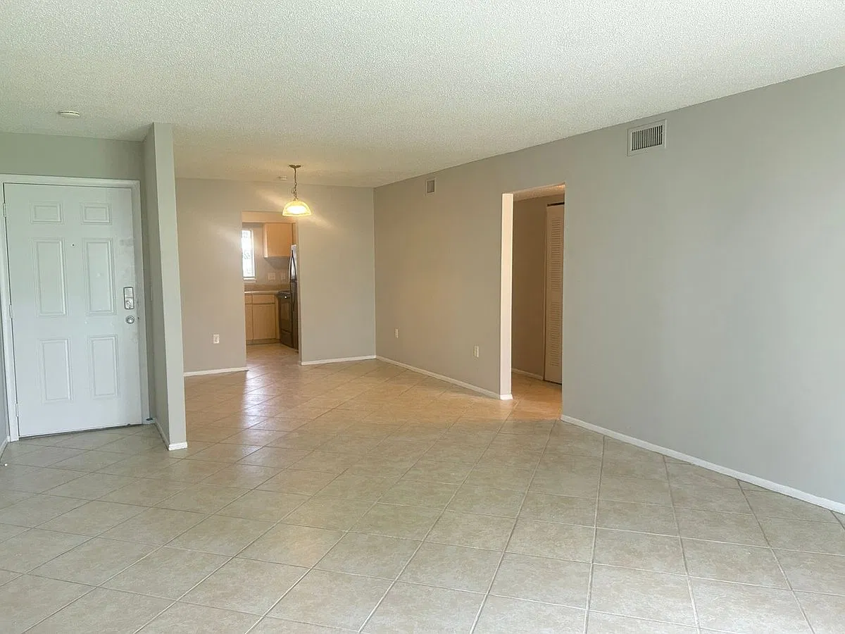 4207 S. Semoran Blvd #9 — Photo 2