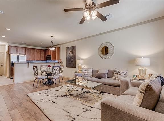 2nd image of 2101 Town Centre Dr APT 1605