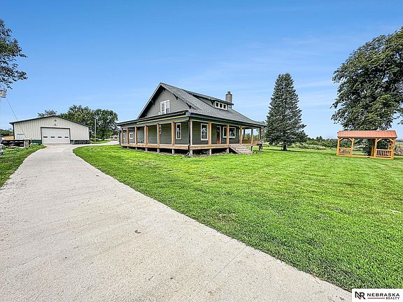 4th image of 9001 NW 40th St