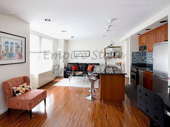 3rd image of 150 W 51st St APT 1630