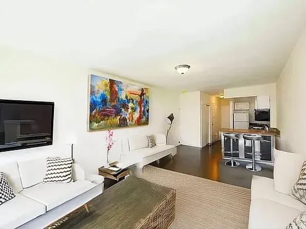 342 East 55th Street 4B image 2 of 5