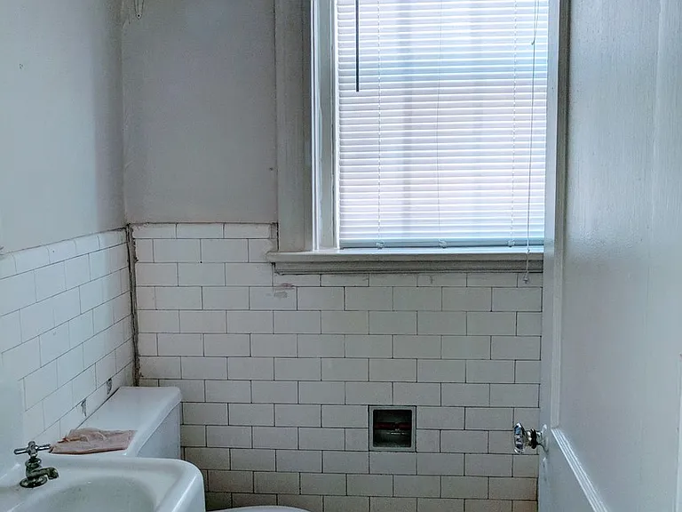 905 N. Belmont Ave.* — Photo 25