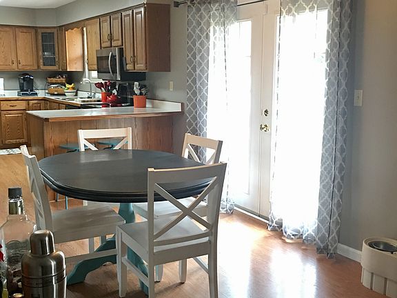 Kitchen, dining + family rm