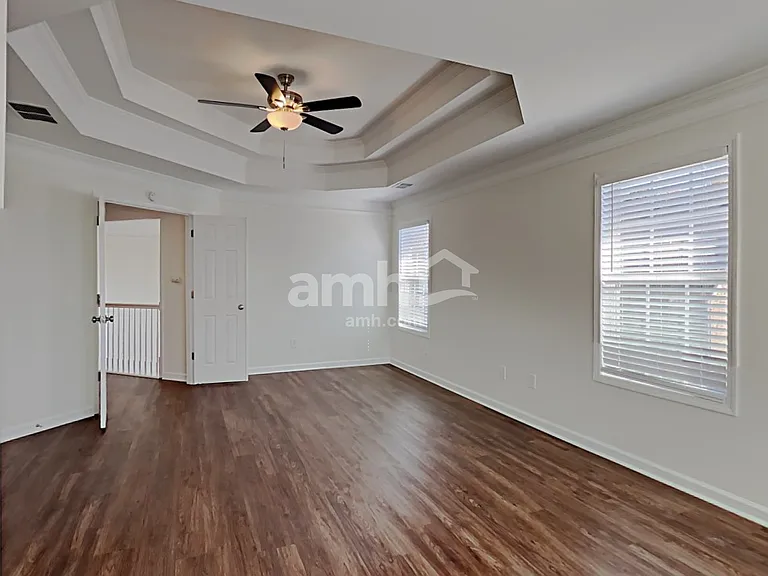 979 Park Knoll Ct — Photo 9