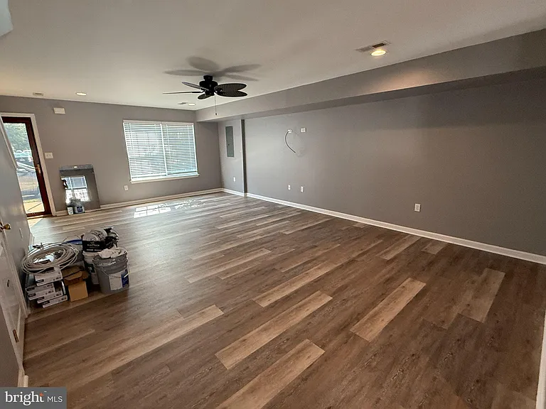 135 S Charlotte St — Photo 4