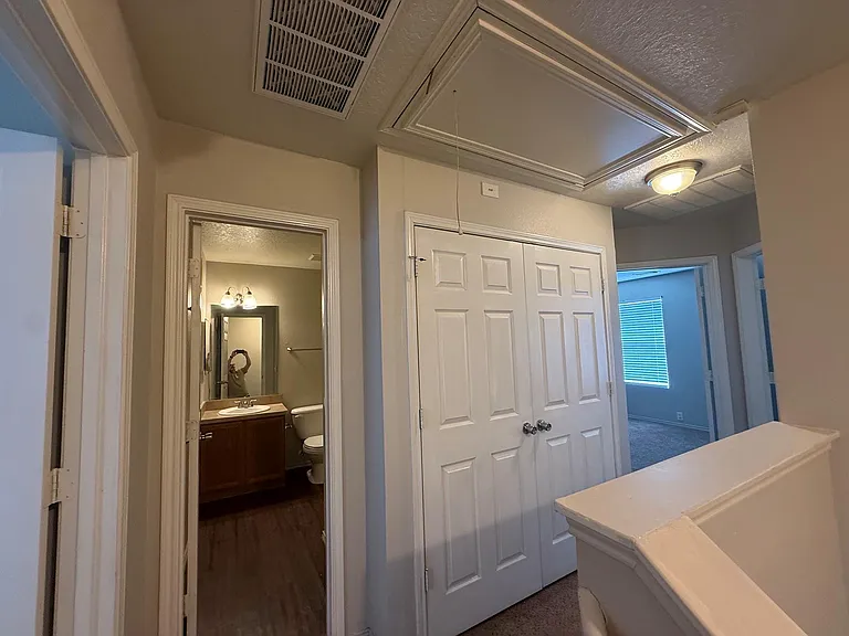 2114 Village Crossing Trl — Photo 7